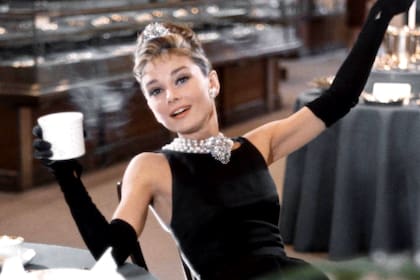 Holly Golightly, la heroína que interpretó Hepburn en Muñequita de lujo, aficionada a comenzar el 
día con café y diamantes