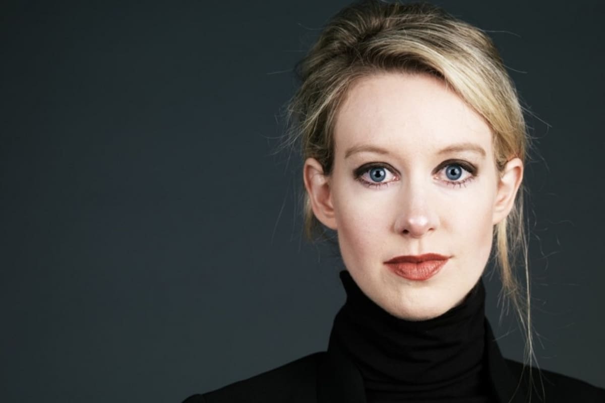 Holmes enfrenta 20 años de prisión si es hallada culpable de los 12 cargos de fraude que se le imputan