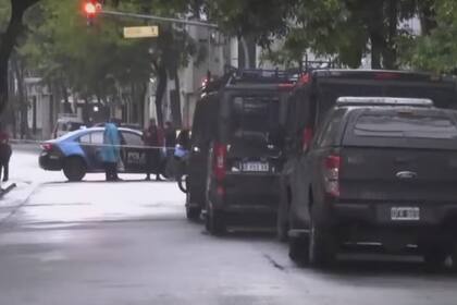 Hombre atrincherado en Balvanera