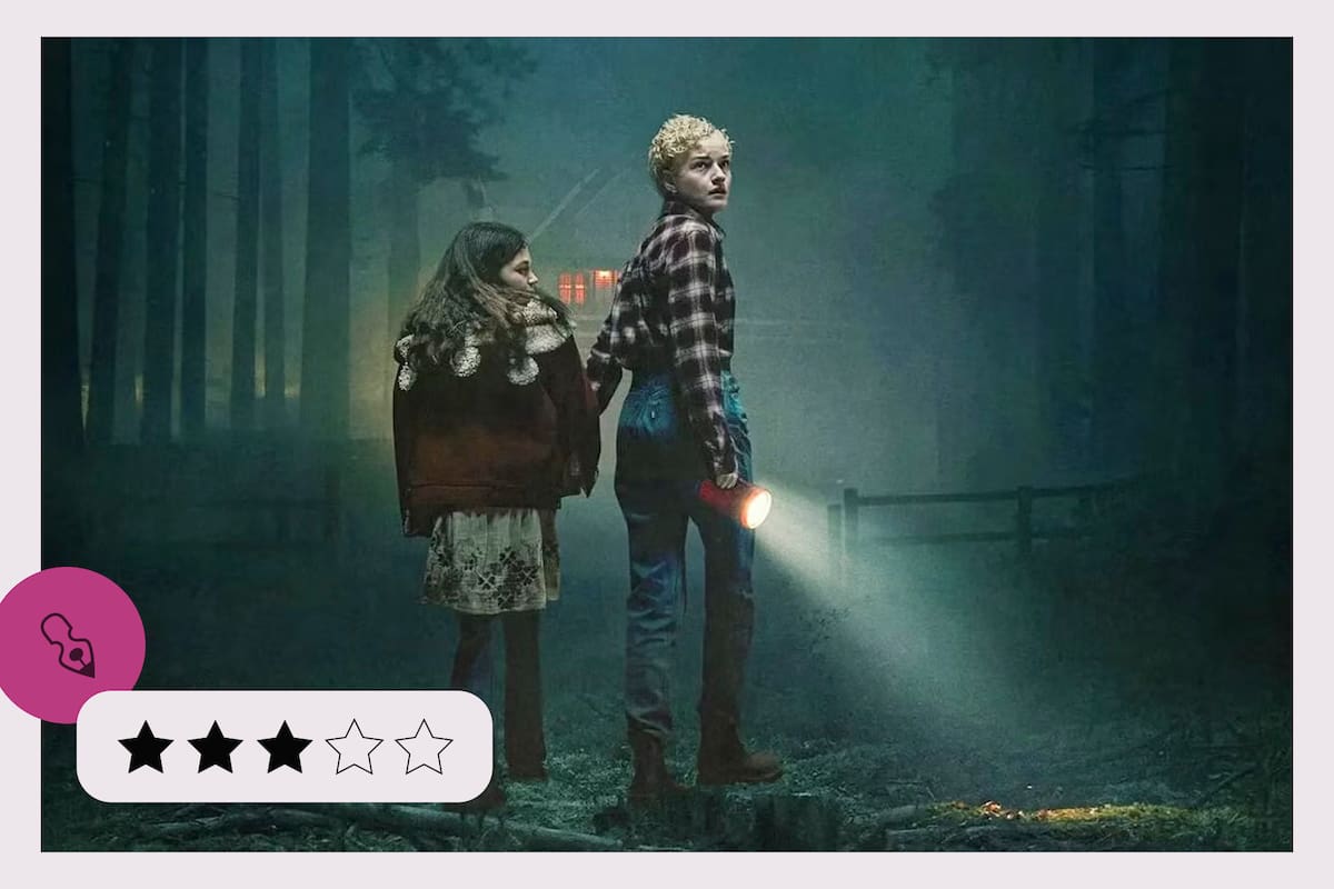 Hombre lobo, con Julia Garner y Mathilda Firth