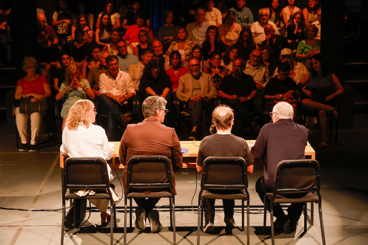 Homenaje a Beatriz Sarlo, con música en vivo y lecturas de su libro póstumo, en el Centro de Experimentación del Teatro Colón. Leyeron, a sala llena, Hinde Pomeraniec, Daniel Link, Martín Kohan y Martín Bauer