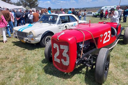 Joya. El Ford V8 1936 con el que Fangio debutó oficialmente, luego de fabricarlo con un chasis de camioneta y una carrocería baquet