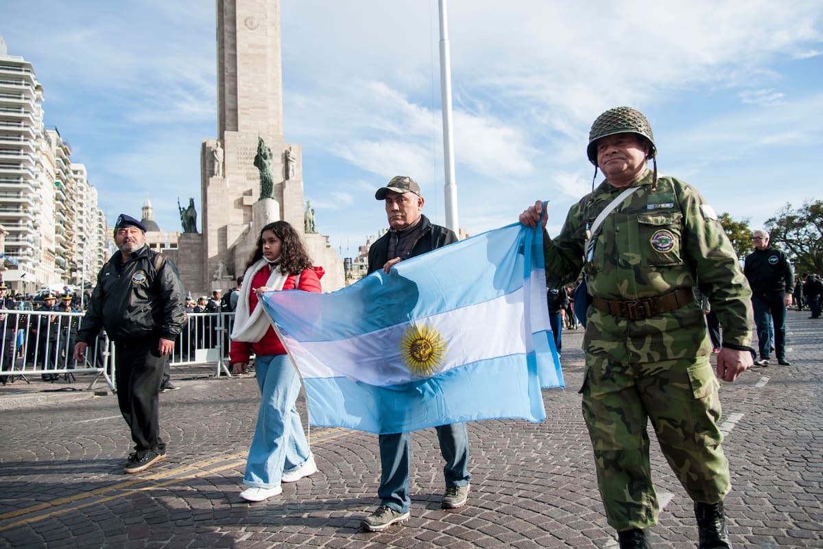 Homenaje a los ex combatientes de Malvinas, tras cumplirse 40 años de la guerra, en Rosario