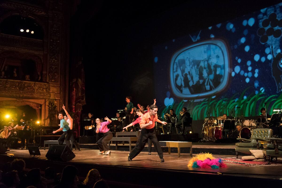 Homenaje a Maria Elena Walsh en el Teatro Colon