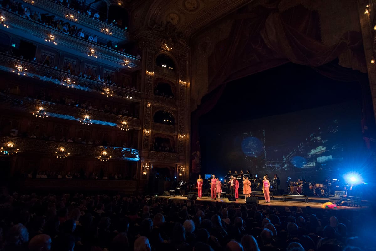 Homenaje a Maria Elena Walsh en el Teatro Colon