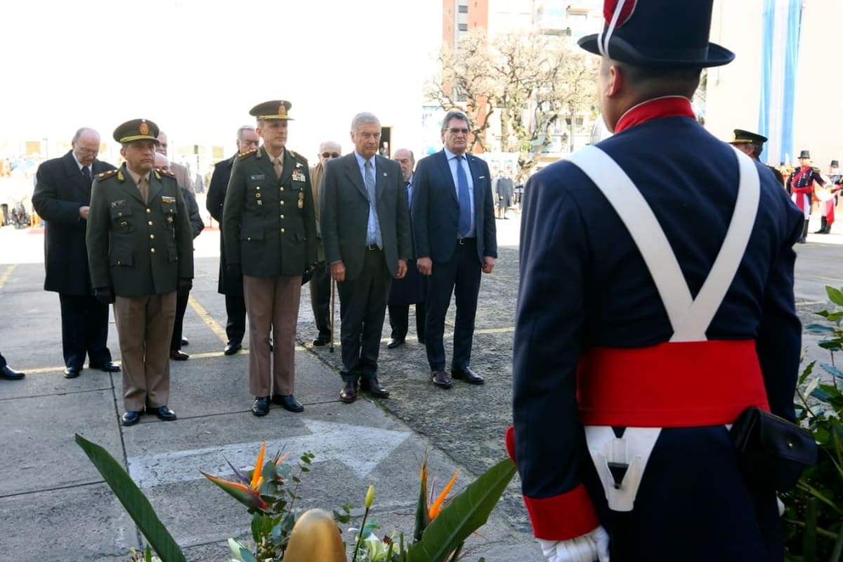 Homenaje a militares caidos