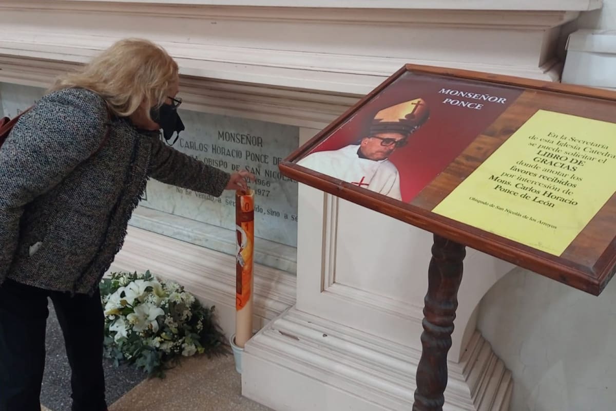 Homenaje al obispo Carlos H. Ponce de León en San Nicolás