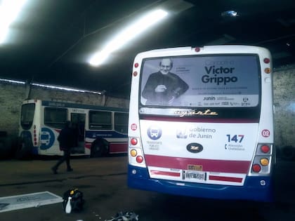 Homenaje hasta en los bondis