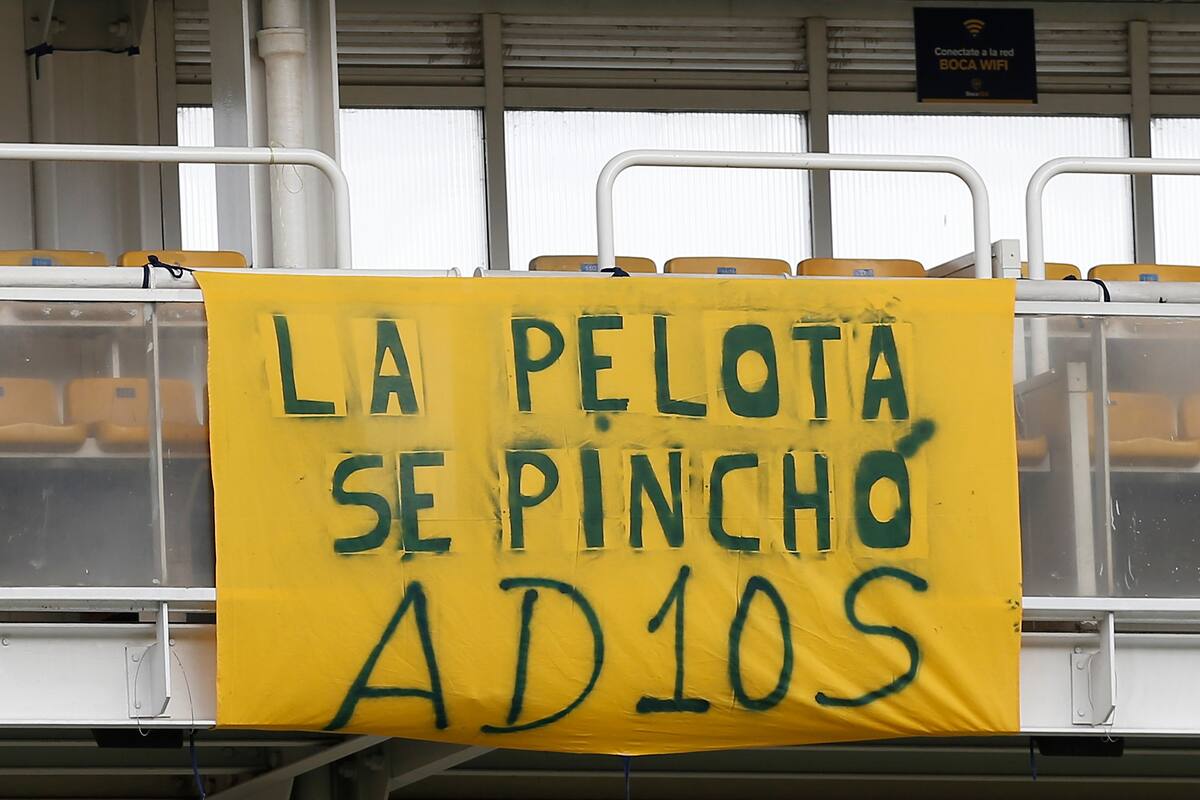 Homenajes a Diego Maradona antes del partido entre Boca Juniors y Newells Old Boys de Rosario.