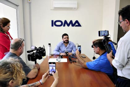 Homero Giles de IOMA concretó un acta acuerdo este jueves con el Círculo Médico de Junín