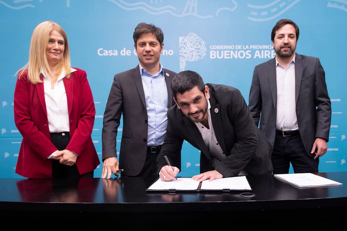 Homero Giles, titular del IOMA, con Verónica Magario, Axel Kicillof y Nicolás Kreplak