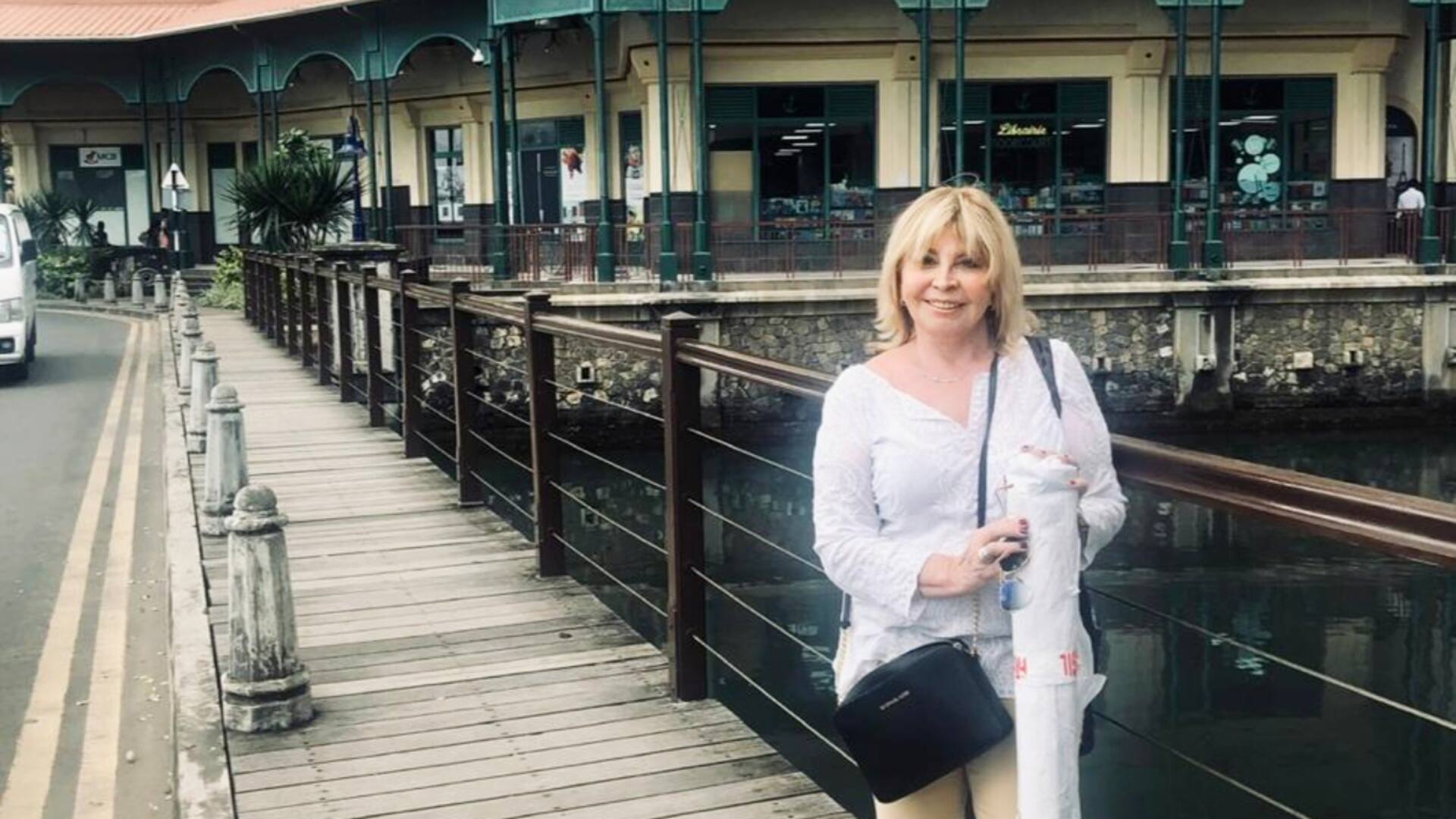 "El arte me llevó a Sudáfrica, Dubái, Isla Mauricio, Miami, el último viaje fui a París y expuse en Louvre, en el contexto de las ferias internacionales de arte”