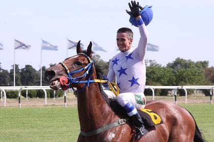 Hope Glory le dio a Jorge Ricardo su victoria número 12.845 y el récord