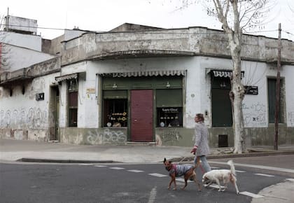 Hora de hacer las compras en el barrio Rawson, de Agronomía.