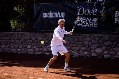El argentino Horacio De la Peña, 31° del ranking en 1987, es el ideólogo de la gira sudamericana que ayudará al segundo y tercer escalón del tenis profesional.