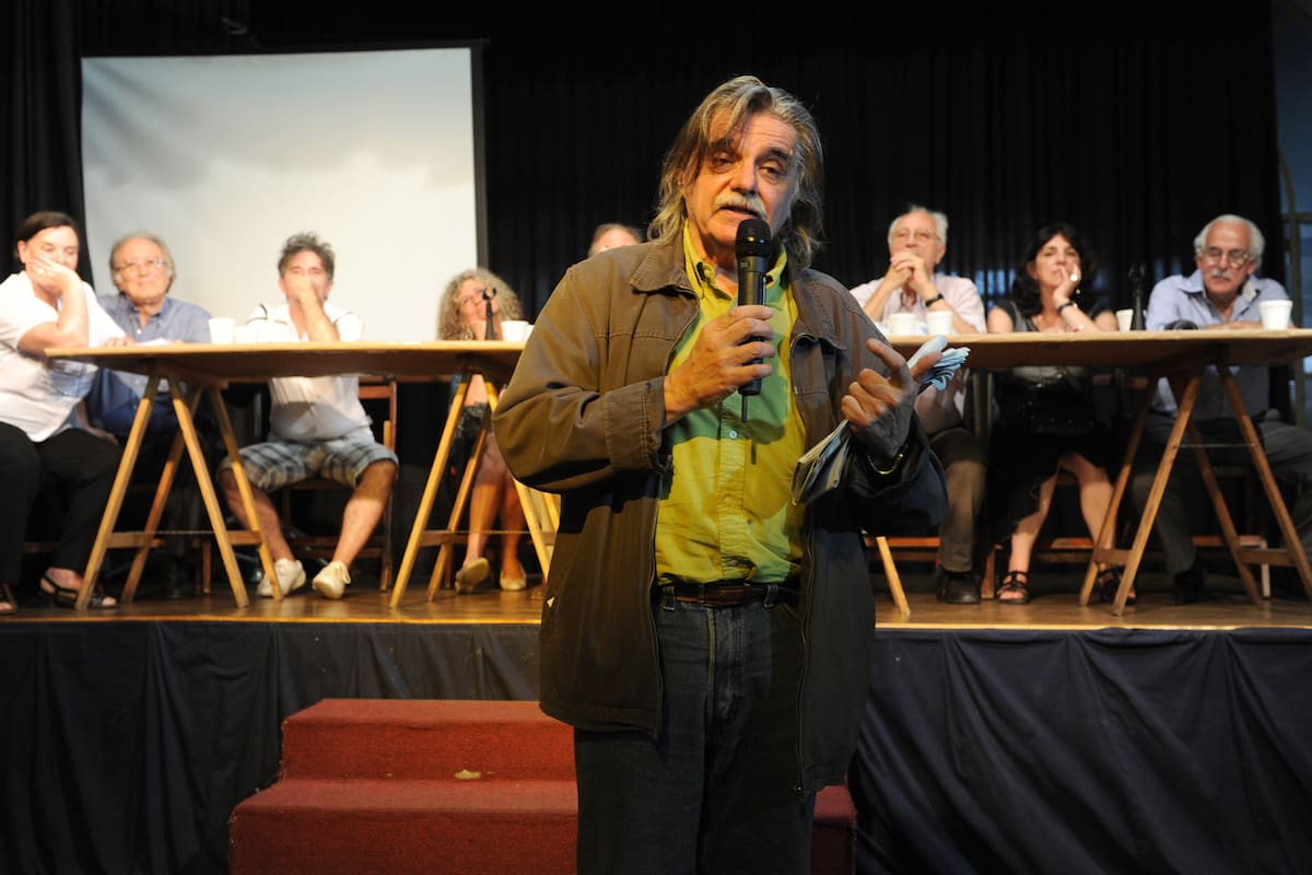 Horacio González charla en un encuentro de Carta Abierta, en diciembre de 2011