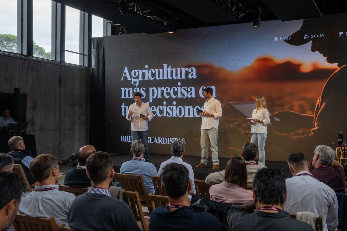 Horacio Guerra, gerente de producto de maíz; Gonzalo Insua, responsable del negocio de soja de Brevant Semillas; Verónica Mac Lean, gerente de producto maíz y girasol de Brevant Semillas