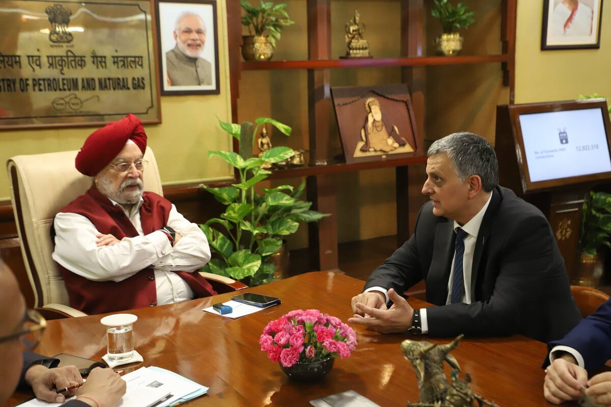 Horacio Marín, presidente de YPF, viajó a India para ampliar el horizonte de negocios de la empresa.