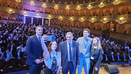 Horacio Marin, presidente y CEO de YPF: "La inversión en educación es la forma de generar oportunidades y construir futuro".