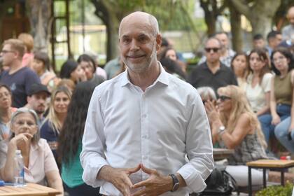 Horacio Rodríguez Larreta confirmó su candidatura en una reunión de vecinos en Tres de Febrero