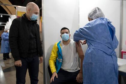 Horacio Rodríguez Larreta, el sábado, en el vacunatorio de La Rural