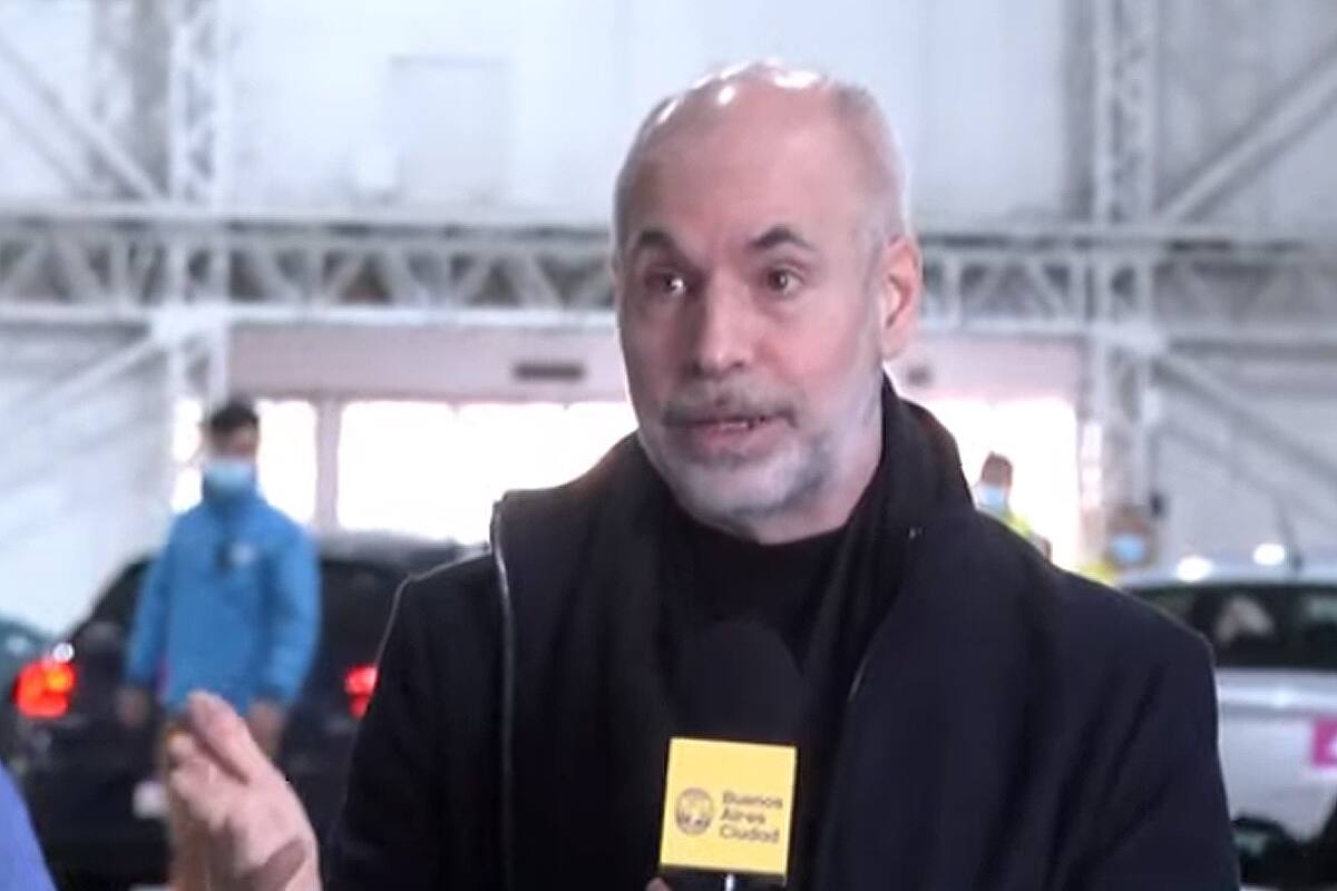 Horacio Rodríguez Larreta en el vacunatorio de Costa Salguero