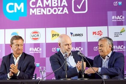 Horacio Rodríguez Larreta en Mendoza, junto al gobernador Rodolfo Suárez y al candidato radical Alfredo Cornejo