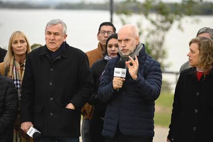 Horacio Rodriguez Larreta junto a Gerardo Morales y Maximiliano Pullaro en Rosario