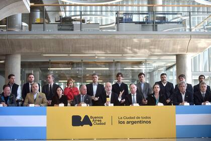 Horacio Rodríguez Larreta junto a representantes empresariales