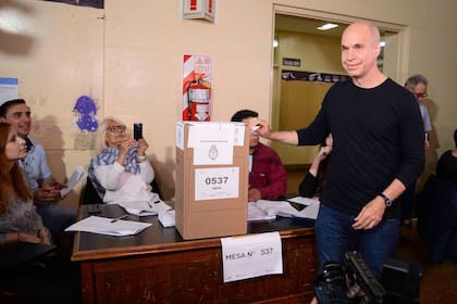 Horacio Rodríguez Larreta votó en la Facultad de Derecho de la UBA