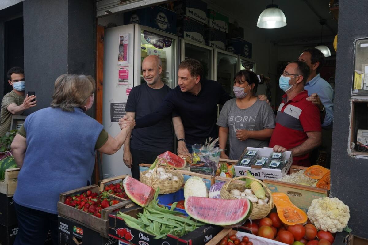 Horacio Rodríguez Larreta y Diego Santilli, durante una recorrida por La Plata