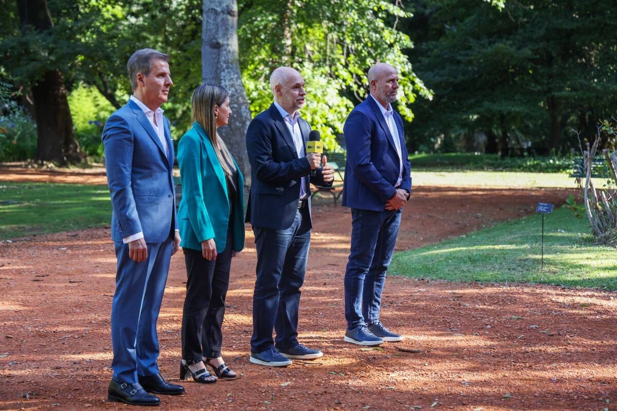 Horacio Rodríguez Larreta y las tres nuevas incorporaciones a su gabinete.