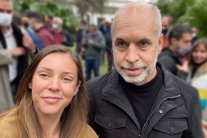 Horacio Rodríguez Larreta y Macarena Posse, durante una recorrida en San Isidro
