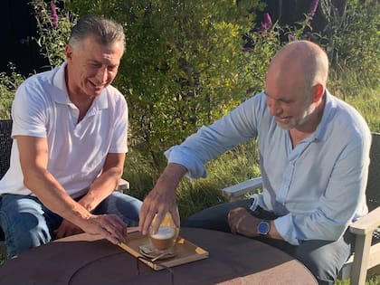 Horacio Rodriguéz Larreta y Mauricio Macri en el country Cumelén de Villa La Angostura (Neuquén)
