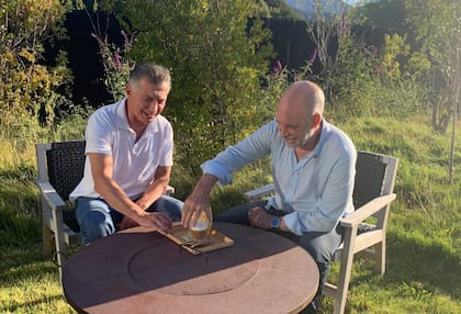 Horacio Rodriguéz Larreta y Mauricio Macri en el country Cumelén de Villa La Angostura.
31enero2023