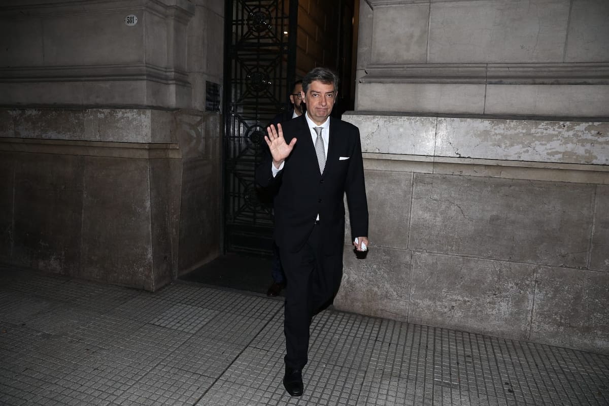 Horacio Rosatti sale del palacio de Tribunales