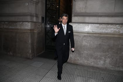 Horacio Rosatti sale del palacio de Tribunales