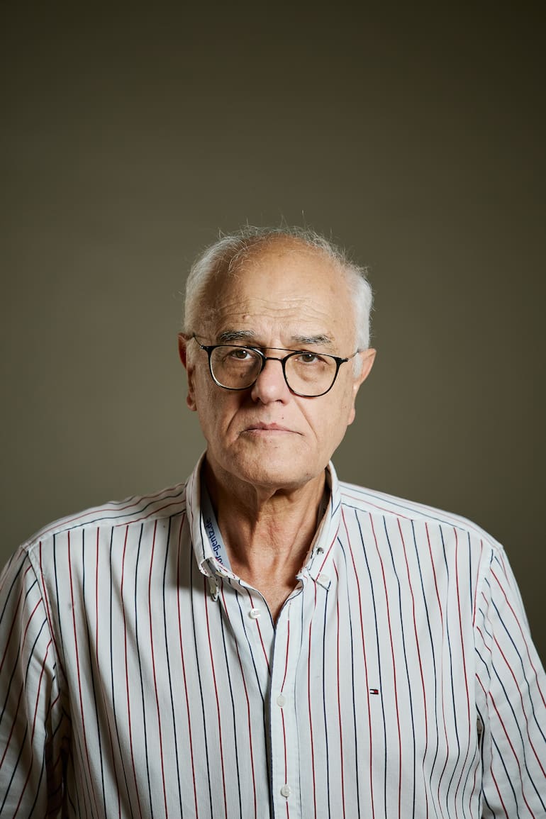 Horacio Vogelfang, médico responsable del primer trasplante cardíaco infantil en el Garrahan, es el autor de El corazón en la mano, el libro donde narra la vida cotidiana, los dilemas técnicos y los sentimientos que atraviesan al médico que debe operar corazones de niños gravemente enfermos