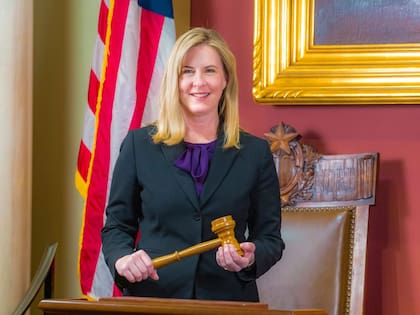 Hortman fue presidenta de la Cámara de Representantes de Minnesota
