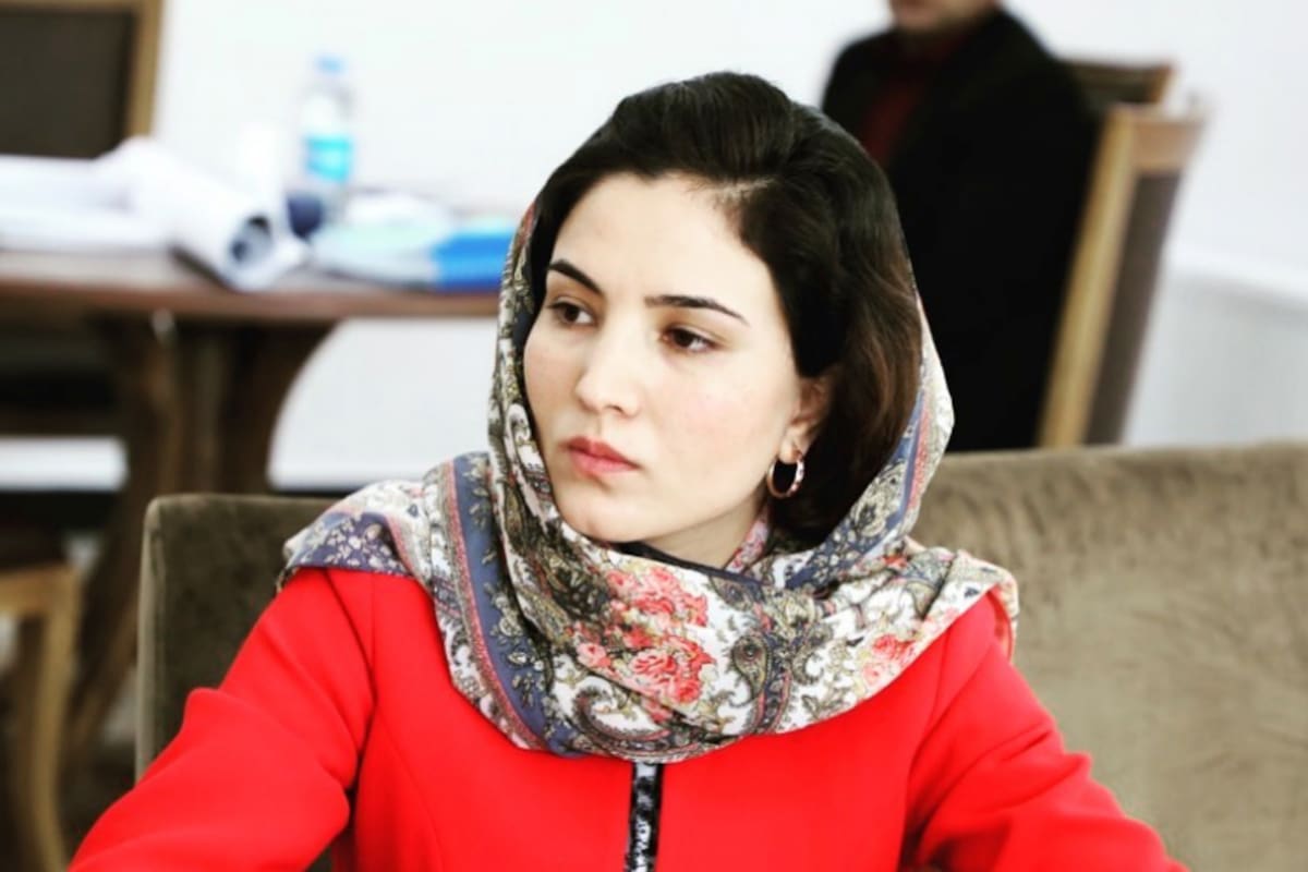 Hosna Jalil fue la primera mujer afgana que ocupa un alto puesto en el Ministerio del Interior en Afganistán