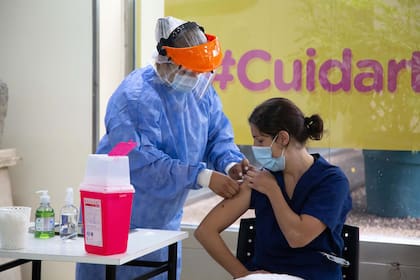 La campaña de vacunación contra el Covid-19 comenzó hoy en la ciudad de Buenos Aires en el hospital Argerich y otros 16 hospitales porteños