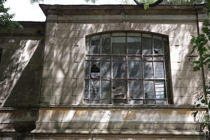 El edificio se construyó en 1899, fue declarado monumento histórico y se encuentra en muy mal estado