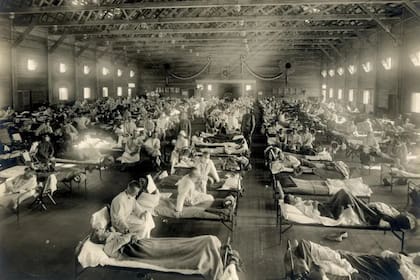 Hospital de emergencia en Camps Fuston, Kansas, en 1918
(Foto: SMITHSONIAN MAGAZINE)
