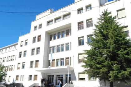 Con una serie de allanamientos, avanza la investigación por el robo de vacunas del Hospital Regional de Comodoro Rivadavia