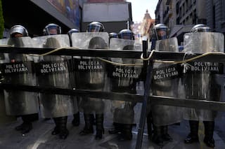 Hospitales priorizan cirugías con el poco oxígeno que les queda a un mes de protestas en Bolivia