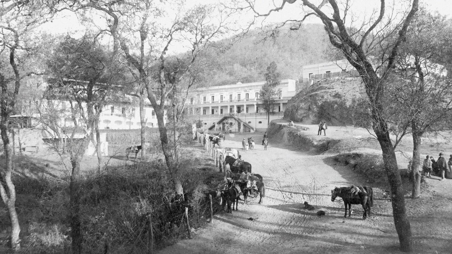 El hotel termal en la actualidad combina las dimensiones y estilo de antaño con el confort que requiere una estadía en estos tiempos.