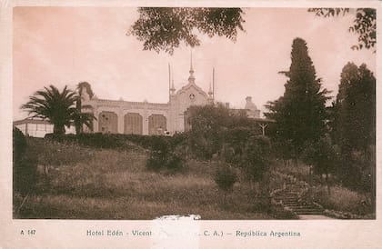 Hotel Edén, sobre la barranca del río