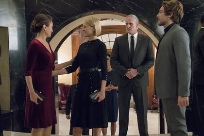 Diane Lane y Robin Wright, excompañeras de colegio, ahora enemigas acérrimas, en la temporada final de House of Cards
