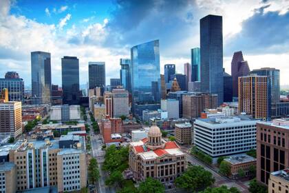 Houston comenzará a sentir con fuerza el impacto de los aranceles y la baja del crudo en los próximos meses, con efectos negativos en empleo, inversión y producción