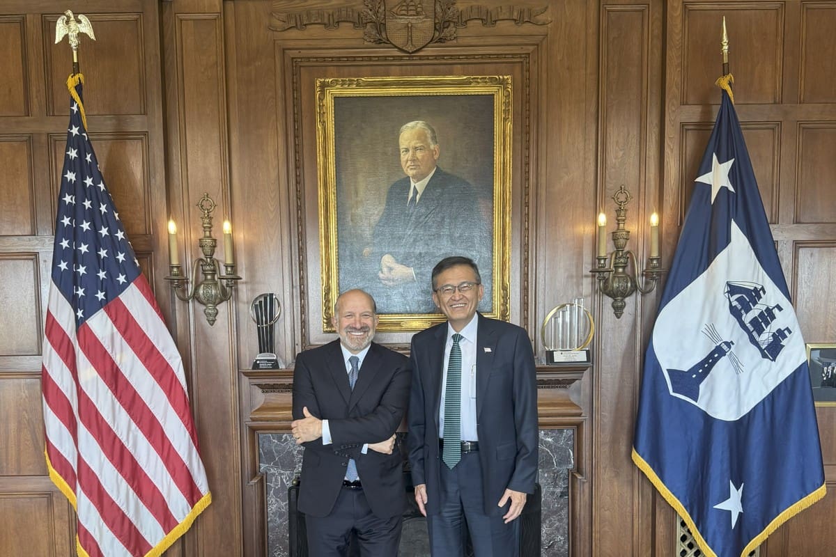 Howard Lutnick, Secretario de Comercio de los Estados Unidos, y Lip-Bu Tan, CEO de Intel
